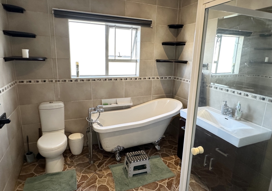 4 Bedroom Property for Sale in Southernwood Eastern Cape